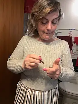 Snapshot of Sunbelxx chatting on 10-05-25, 02:48 Sunbelxx online show from 10-05-25, 02:48