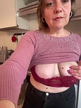 Snapshot of Sunbelxx chatting on 10-27-25, 09:24 Sunbelxx online show from 10-27-25, 09:24