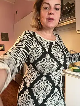 Snapshot of Sunbelxx chatting on 10-31-25, 08:37 Sunbelxx online show from 10-31-25, 08:37