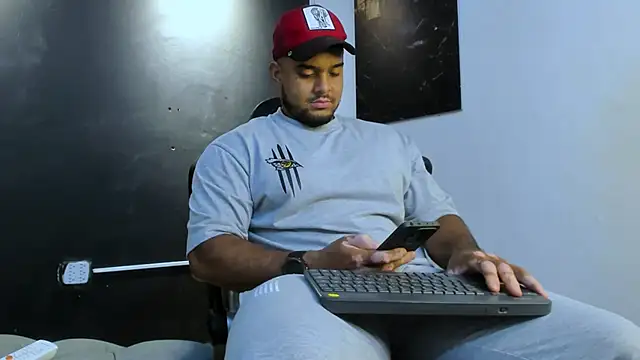 Big furry bear13 online show from 05-10-26, 10:20