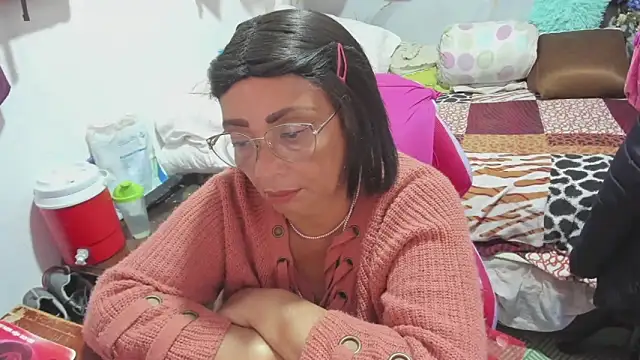 Snapshot of Mrs_mommy_ chatting on 03-10-26, 08:58 Mrs mommy online show from 03-10-26, 08:58