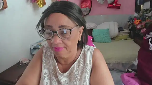 Snapshot of Mrs_mommy_ chatting on 03-21-26, 07:39 Mrs mommy online show from 03-21-26, 07:39