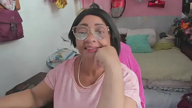 Snapshot of Mrs_mommy_ chatting on 03-24-26, 09:20 Mrs mommy online show from 03-24-26, 09:20