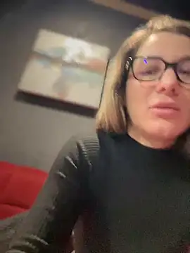 Snapshot of HotXMom chatting on 12-19-24, 10:02 HotXMom online show from 12-19-24, 10:02