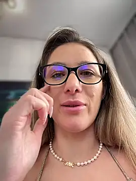 Snapshot of HotXMom chatting on 01-02-25, 10:26 HotXMom online show from 01-02-25, 10:26