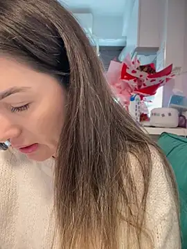 Snapshot of HotXMom chatting on 02-25-26, 07:29 HotXMom online show from 02-25-26, 07:29