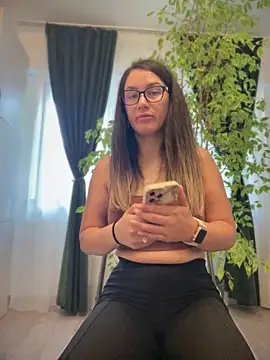 HotXMom online show from 06-01-26, 05:09