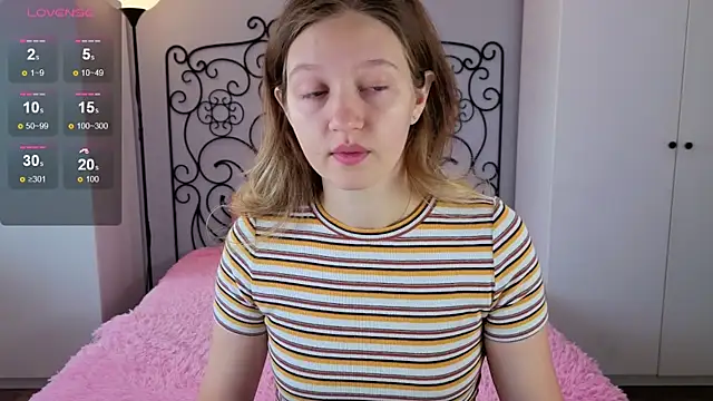 Snapshot of Ksuhesa chatting on 10-13-25, 02:11 Ksuhesa online show from 10-13-25, 02:11