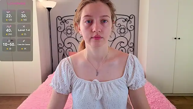 Snapshot of Ksuhesa chatting on 10-18-25, 02:03 Ksuhesa online show from 10-18-25, 02:03