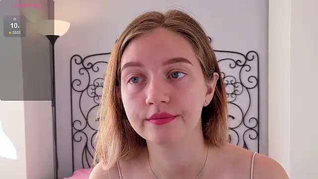 Snapshot of Ksuhesa chatting on 10-25-25, 03:25 Ksuhesa online show from 10-25-25, 03:25