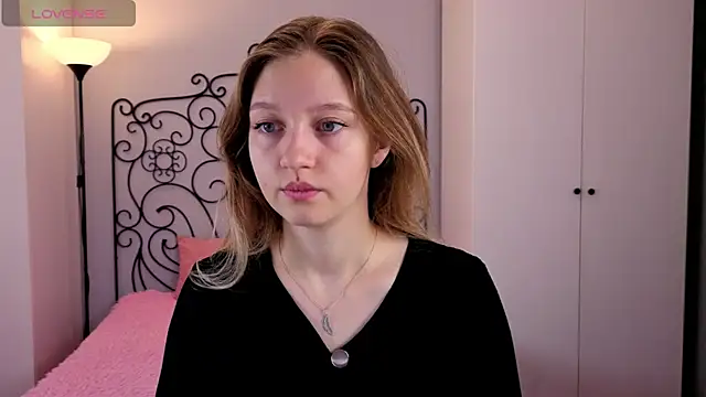 Snapshot of Ksuhesa chatting on 11-02-25, 02:03 Ksuhesa online show from 11-02-25, 02:03