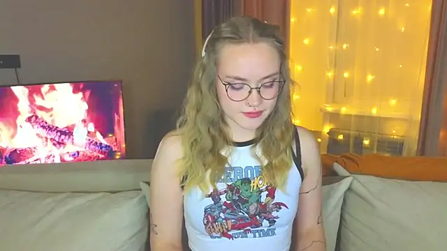 Aurora Golden1 online show from 12-16-24, 07:54