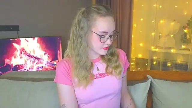 Aurora Golden1 online show from 12-24-24, 03:58