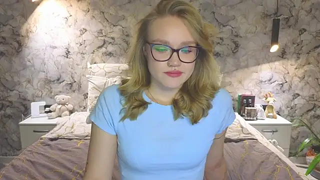 Aurora Golden1 online show from 10-27-25, 04:00