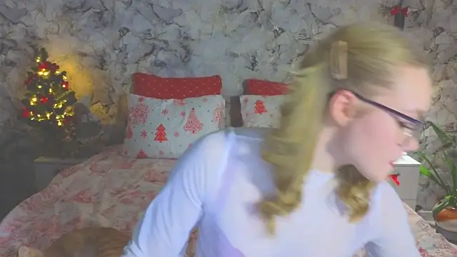 Aurora Golden1 online show from 12-17-25, 04:24