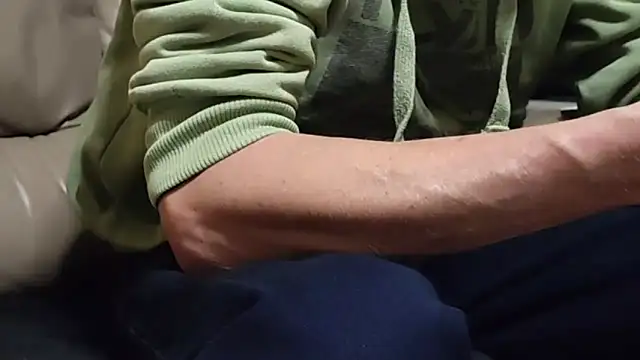 Snapshot of brenzs chatting on 11-08-25, 05:56 brenzs online show from 11-08-25, 05:56