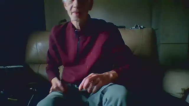 Snapshot of brenzs chatting on 11-28-25, 01:14 brenzs online show from 11-28-25, 01:14