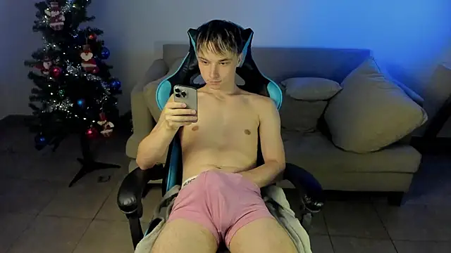 Snapshot of marcusmit chatting on 12-13-24, 07:43 marcusmit online show from 12-13-24, 07:43