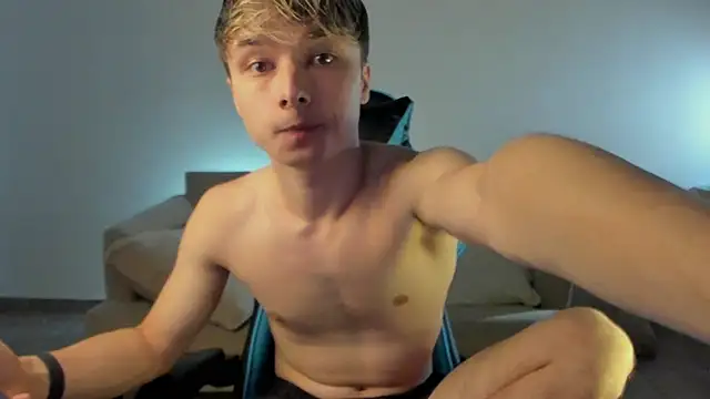 Snapshot of marcusmit chatting on 01-07-25, 06:45 marcusmit online show from 01-07-25, 06:45