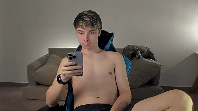 Snapshot of marcusmit chatting on 01-22-25, 10:05 marcusmit online show from 01-22-25, 10:05