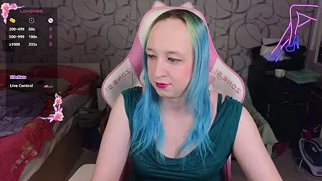 Snapshot of TheTrixy chatting on 03-18-26, 06:16 TheTrixy online show from 03-18-26, 06:16