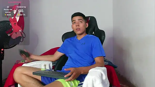 Snapshot of cutes_baby chatting on 12-03-24, 05:09 cutes baby online show from 12-03-24, 05:09