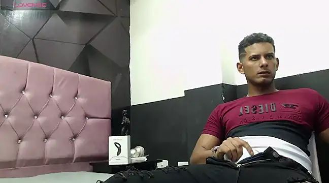 Chris Dick23 online show from 12-19-24, 06:23
