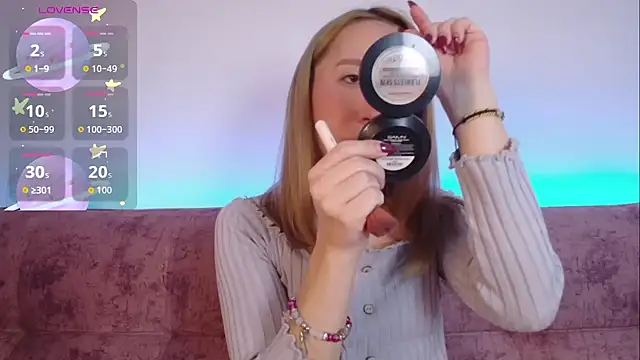 Miiaa doll online show from 10-16-25, 01:17