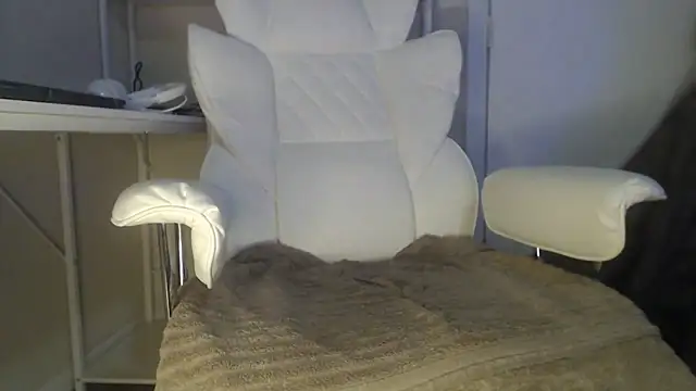 Snapshot of Tecsavy chatting on 04-08-26, 03:50 Tecsavy online show from 04-08-26, 03:50