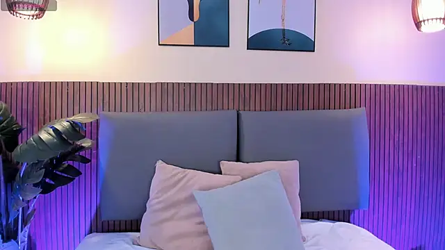 Snapshot of NicolleeEvanss chatting on 04-01-26, 01:01 NicolleeEvanss online show from 04-01-26, 01:01