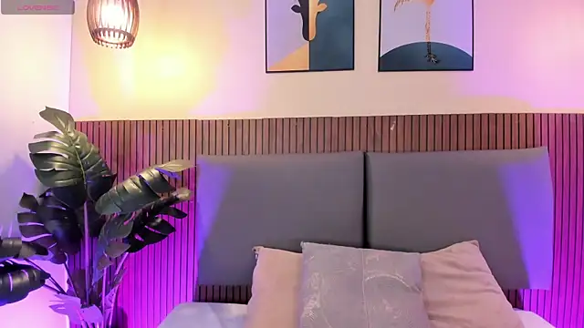 Snapshot of NicolleeEvanss chatting on 04-14-26, 11:05 NicolleeEvanss online show from 04-14-26, 11:05