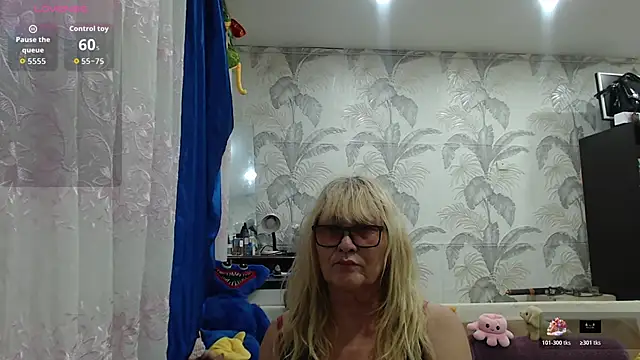 CamDiva113 online show from 11-10-25, 02:16