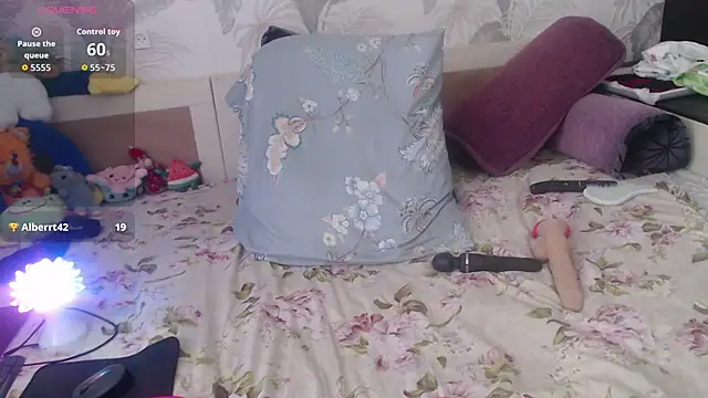 Snapshot of CamDiva113 chatting on 03-12-26, 09:59 CamDiva113 online show from 03-12-26, 09:59