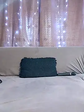 Snapshot of EmmaKrosss chatting on 03-22-26, 08:18 EmmaKrosss online show from 03-22-26, 08:18