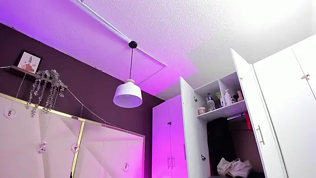 April bowie online show from 12-20-25, 11:39