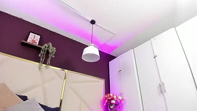 April bowie online show from 02-19-26, 11:28