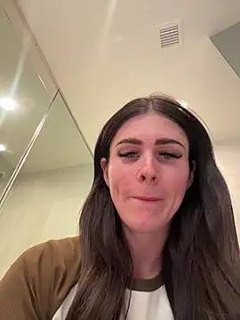 Snapshot of aus_queen chatting on 02-21-26, 01:28 aus queen online show from 02-21-26, 01:28