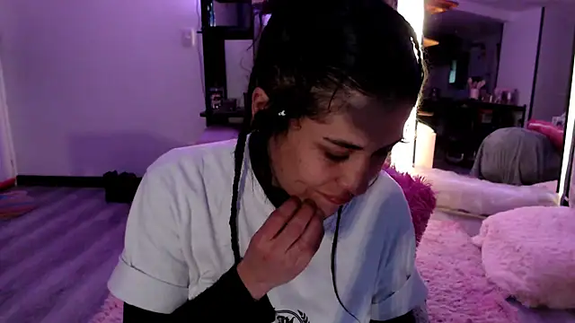 Snapshot of Hellen_dumont chatting on 02-25-26, 01:48 Hellen dumont online show from 02-25-26, 01:48