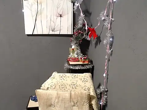 Snapshot of so_shy chatting on 12-24-24, 10:22 so shy online show from 12-24-24, 10:22