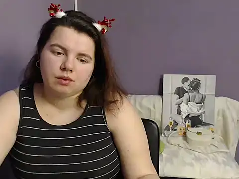 Snapshot of so_shy chatting on 12-29-24, 10:45 so shy online show from 12-29-24, 10:45