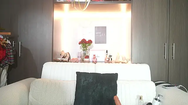 katlyn martins online show from 06-14-26, 07:27