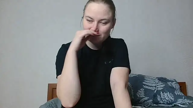 Snapshot of ElenaMaeer chatting on 01-10-25, 05:47 ElenaMaeer online show from 01-10-25, 05:47