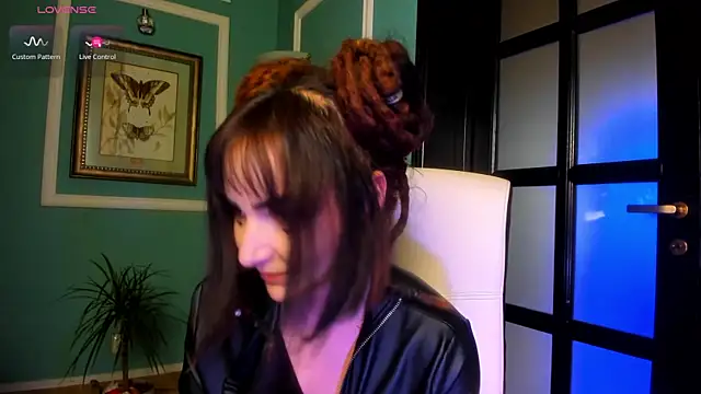 Snapshot of 1Munique chatting on 11-04-25, 01:10 1Munique online show from 11-04-25, 01:10