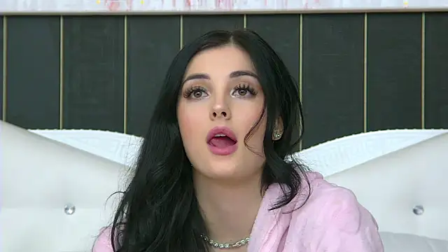 SophiaVilner online show from 12-23-24, 10:44