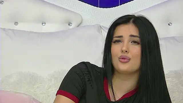 Snapshot of SophiaVilner chatting on 10-16-25, 04:30 SophiaVilner online show from 10-16-25, 04:30