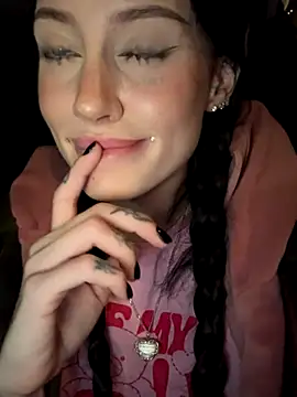 Melissa crazy online show from 10-16-25, 03:46