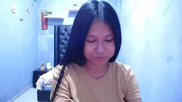 Letty Plugxo online show from 05-11-26, 02:45