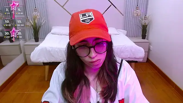 Snapshot of LenaRoses chatting on 11-15-25, 01:18 LenaRoses online show from 11-15-25, 01:18