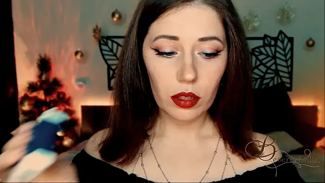 MissBeverlyMills online show from 12-21-24, 06:12