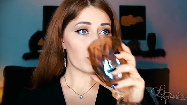 MissBeverlyMills online show from 09-10-25, 07:14